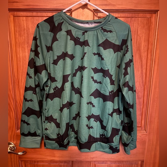 Long Sleeve Unbranded Crew Neck Bat Shirt, Green and Black, Extra Large - Picture 2 of 8